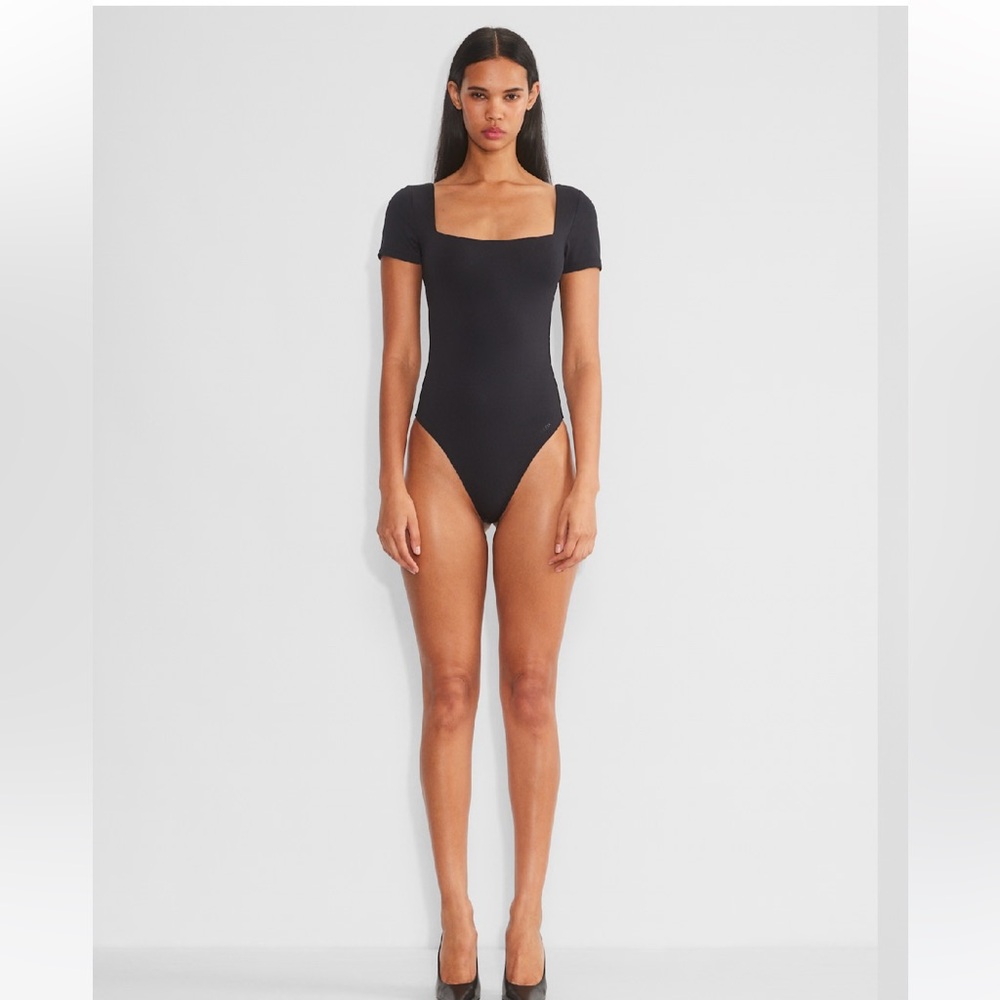 Babaton Original Contour Squareneck Bodysuit